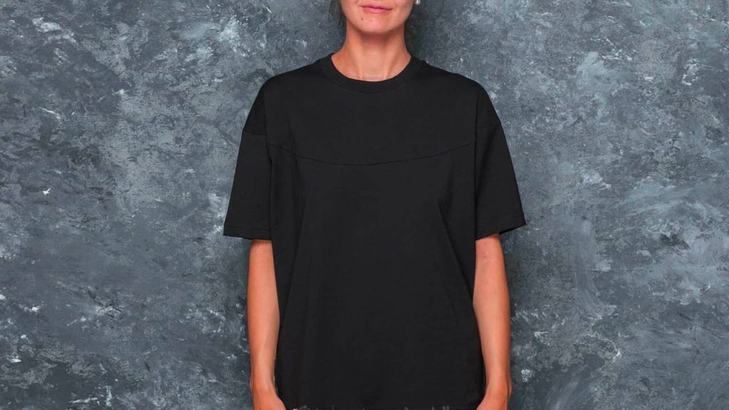 t-shirt noir oversize pour femme