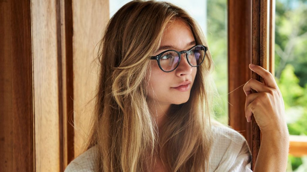 belle femme lunettes