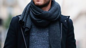 Écharpe en laine : l’accessoire masculin qui traverse les saisons avec style