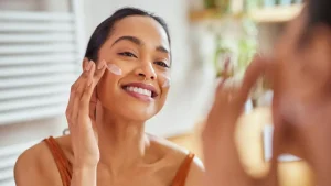 Skincare et fashion : pourquoi votre routine beauté est la fondation indispensable de tout look réussi ?