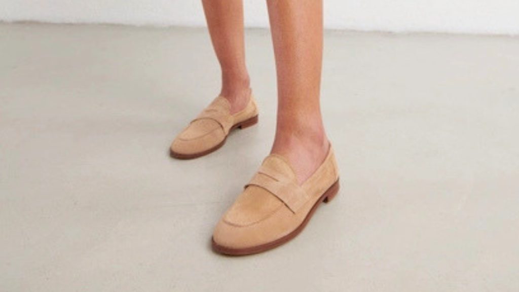 mocassin